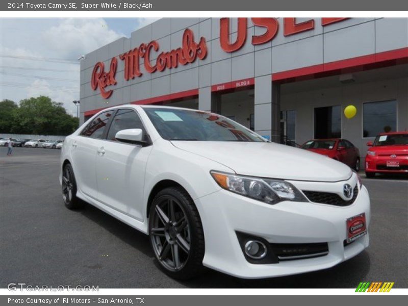 Super White / Black/Ash 2014 Toyota Camry SE