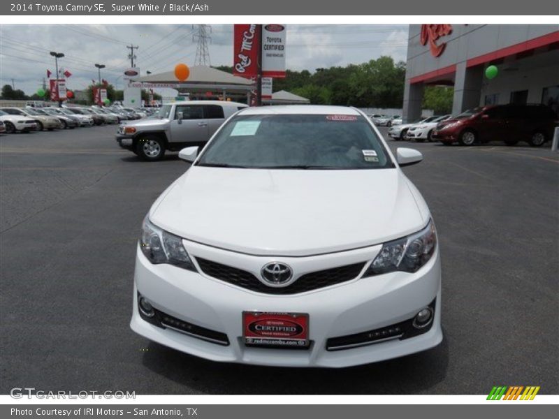 Super White / Black/Ash 2014 Toyota Camry SE