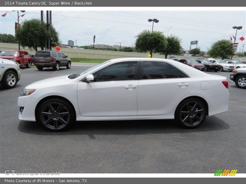 Super White / Black/Ash 2014 Toyota Camry SE