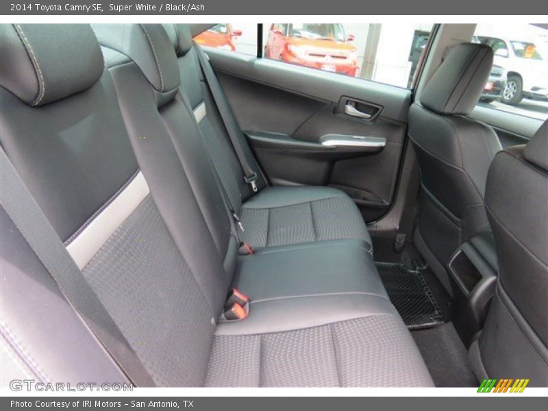 Super White / Black/Ash 2014 Toyota Camry SE
