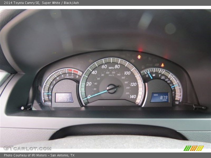 Super White / Black/Ash 2014 Toyota Camry SE