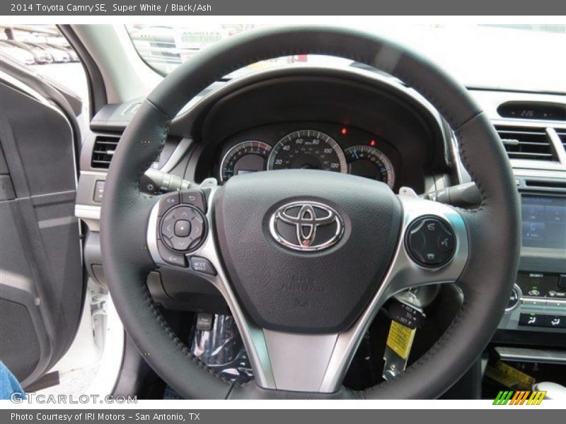 Super White / Black/Ash 2014 Toyota Camry SE