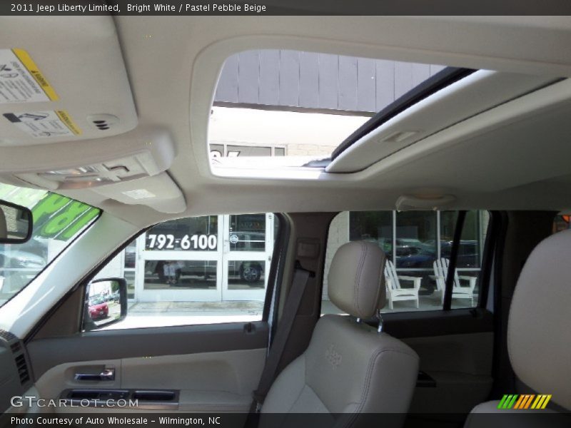 Bright White / Pastel Pebble Beige 2011 Jeep Liberty Limited