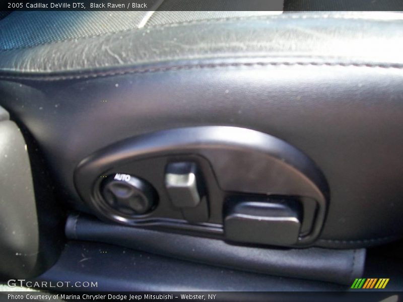 Black Raven / Black 2005 Cadillac DeVille DTS