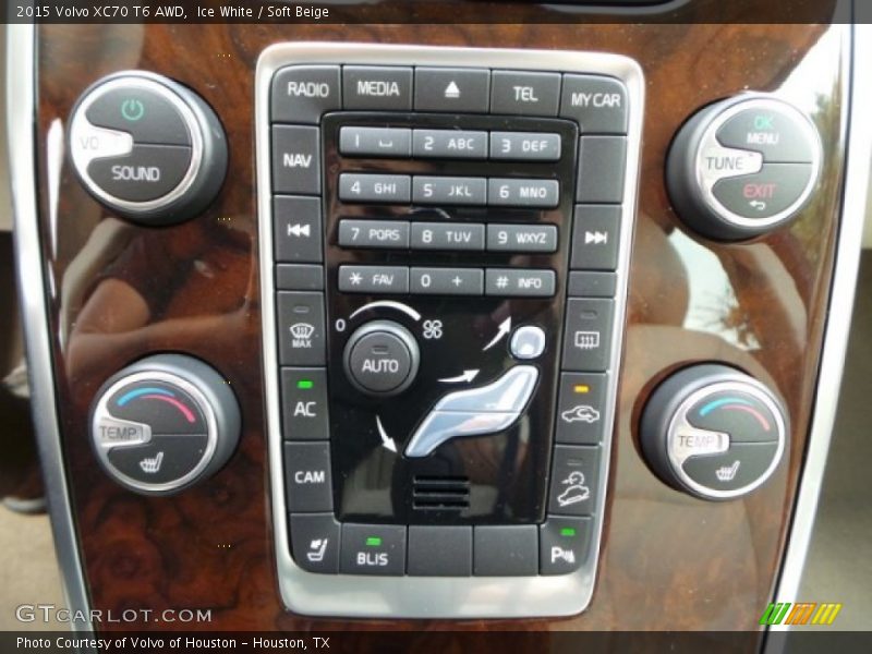 Controls of 2015 XC70 T6 AWD