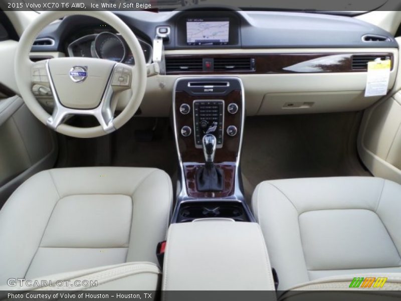 Dashboard of 2015 XC70 T6 AWD