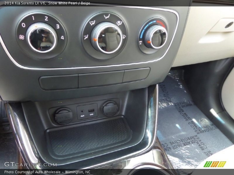 Snow White Pearl / Beige 2014 Kia Sorento LX V6