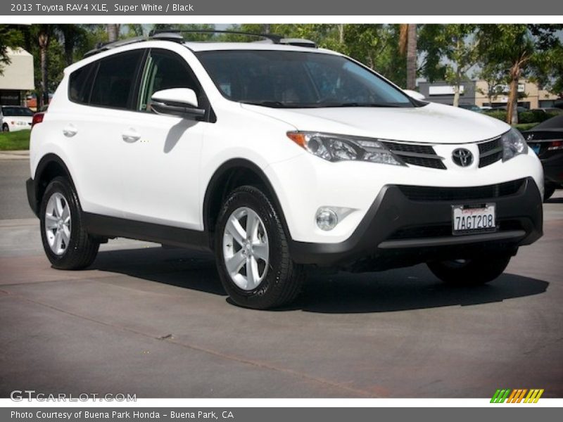 Super White / Black 2013 Toyota RAV4 XLE