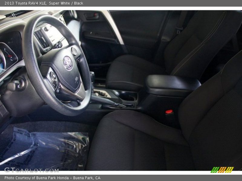 Super White / Black 2013 Toyota RAV4 XLE