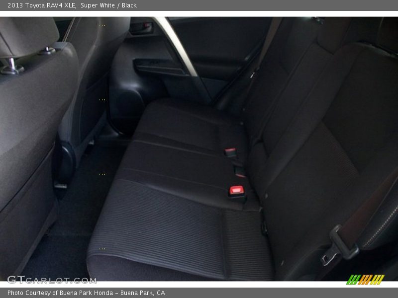 Super White / Black 2013 Toyota RAV4 XLE