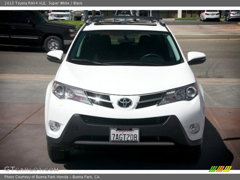 Super White / Black 2013 Toyota RAV4 XLE