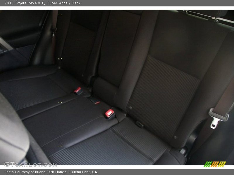 Super White / Black 2013 Toyota RAV4 XLE