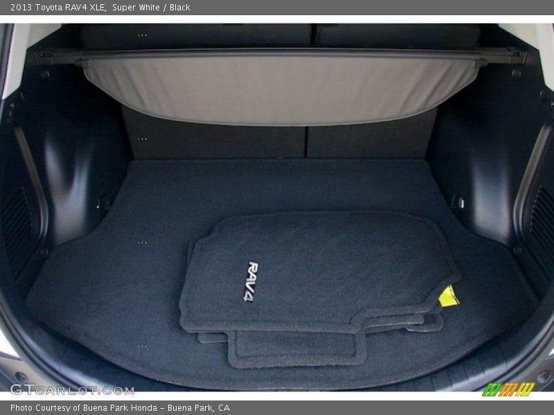 Super White / Black 2013 Toyota RAV4 XLE