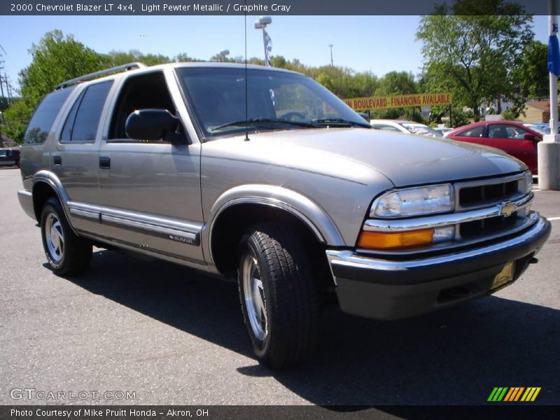 Light Pewter Metallic / Graphite Gray 2000 Chevrolet Blazer LT 4x4