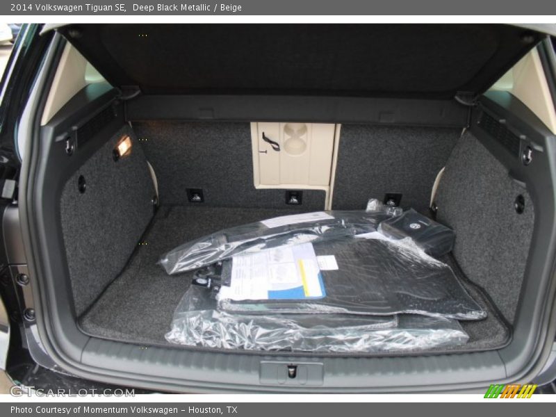 Deep Black Metallic / Beige 2014 Volkswagen Tiguan SE