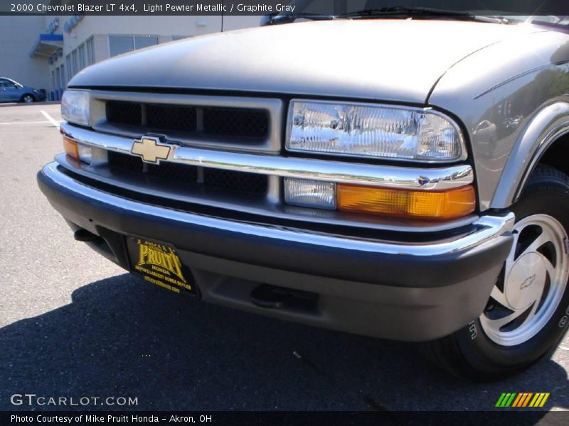 Light Pewter Metallic / Graphite Gray 2000 Chevrolet Blazer LT 4x4