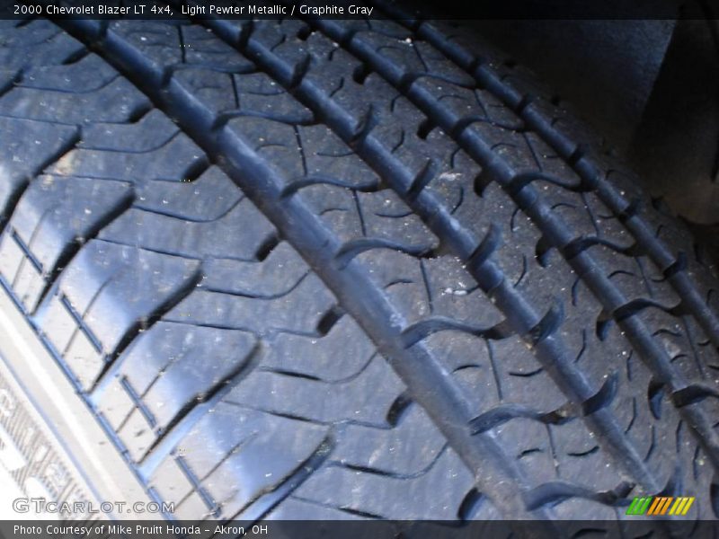 Light Pewter Metallic / Graphite Gray 2000 Chevrolet Blazer LT 4x4