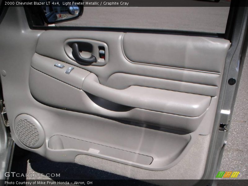 Light Pewter Metallic / Graphite Gray 2000 Chevrolet Blazer LT 4x4