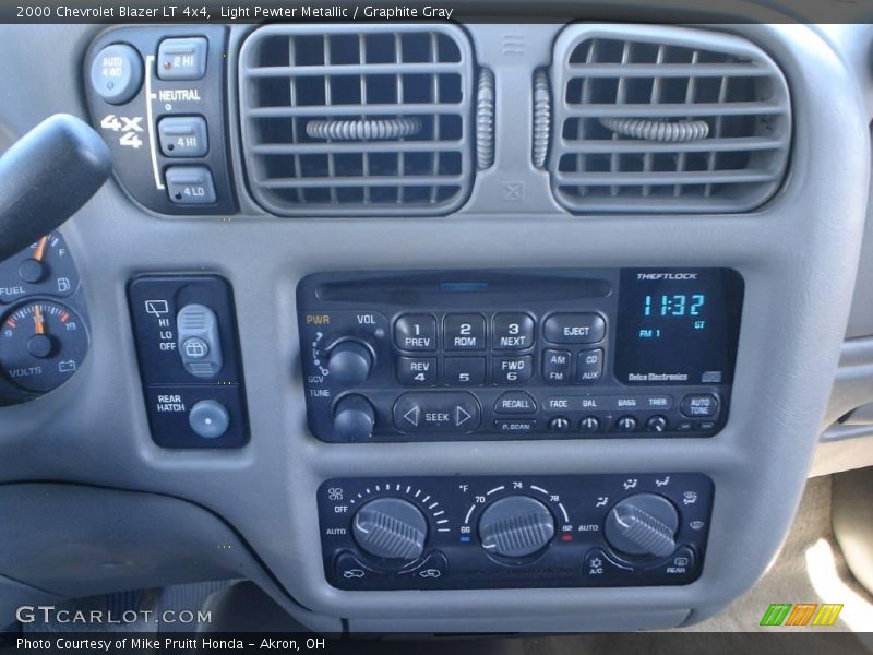 Light Pewter Metallic / Graphite Gray 2000 Chevrolet Blazer LT 4x4
