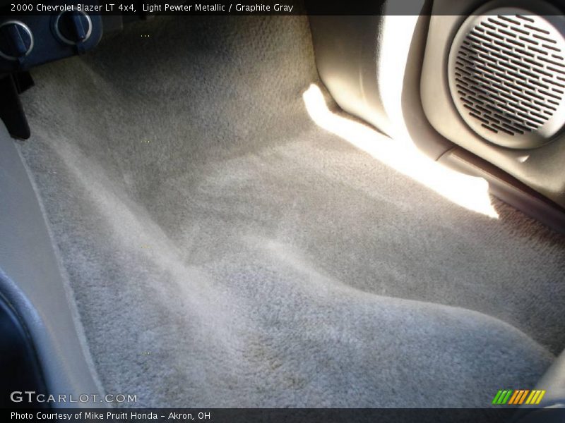 Light Pewter Metallic / Graphite Gray 2000 Chevrolet Blazer LT 4x4