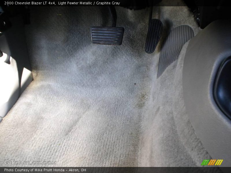 Light Pewter Metallic / Graphite Gray 2000 Chevrolet Blazer LT 4x4