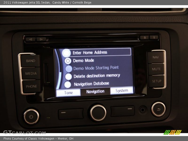 Candy White / Cornsilk Beige 2011 Volkswagen Jetta SEL Sedan