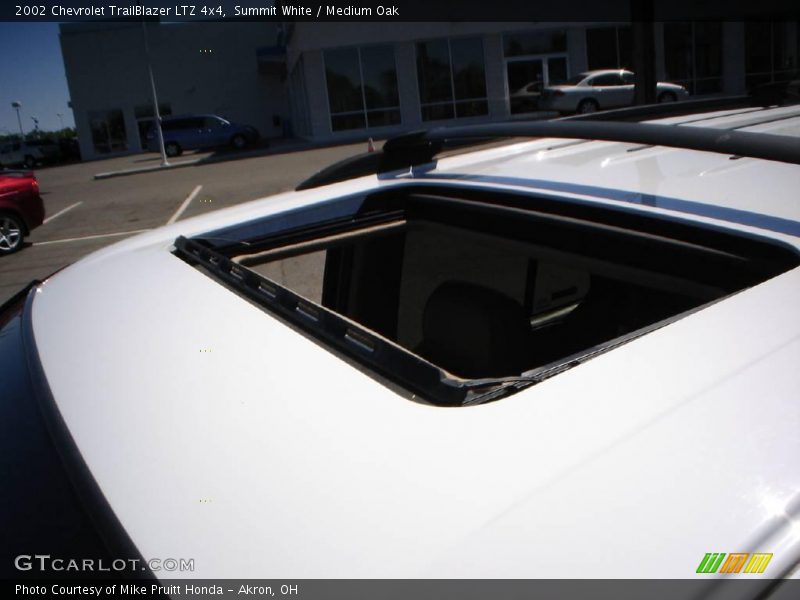 Summit White / Medium Oak 2002 Chevrolet TrailBlazer LTZ 4x4