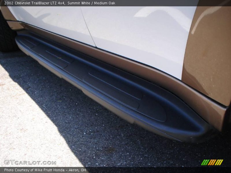 Summit White / Medium Oak 2002 Chevrolet TrailBlazer LTZ 4x4