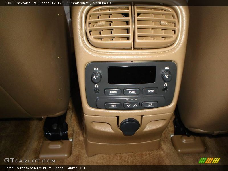 Summit White / Medium Oak 2002 Chevrolet TrailBlazer LTZ 4x4