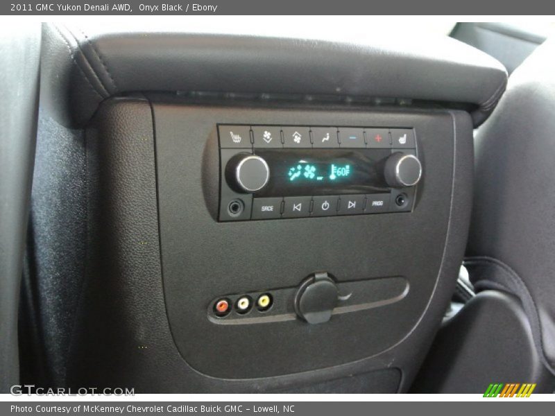 Onyx Black / Ebony 2011 GMC Yukon Denali AWD