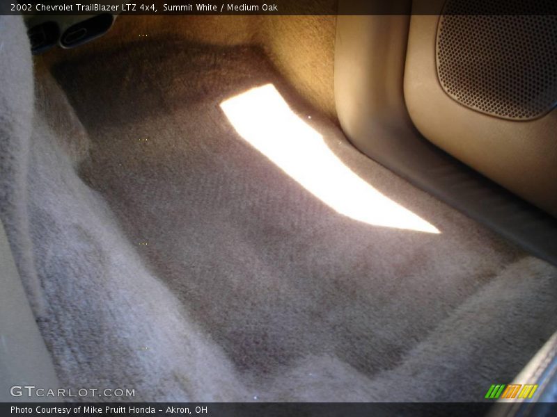 Summit White / Medium Oak 2002 Chevrolet TrailBlazer LTZ 4x4