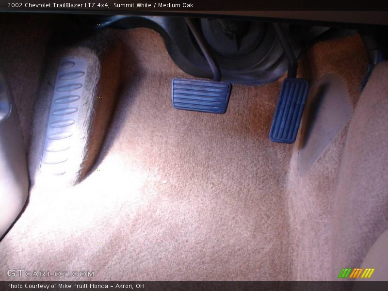 Summit White / Medium Oak 2002 Chevrolet TrailBlazer LTZ 4x4