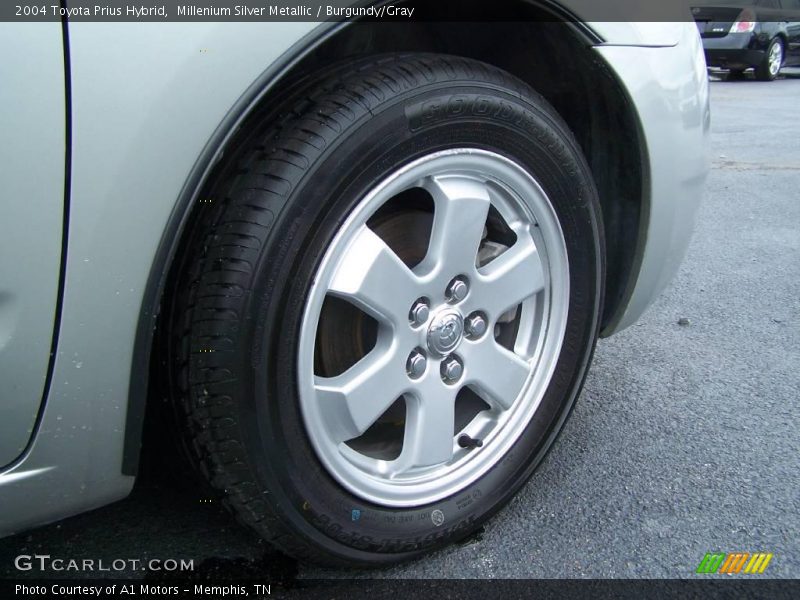 Millenium Silver Metallic / Burgundy/Gray 2004 Toyota Prius Hybrid
