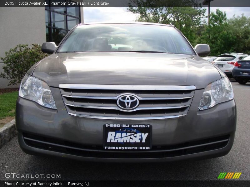 Phantom Gray Pearl / Light Gray 2005 Toyota Avalon XL