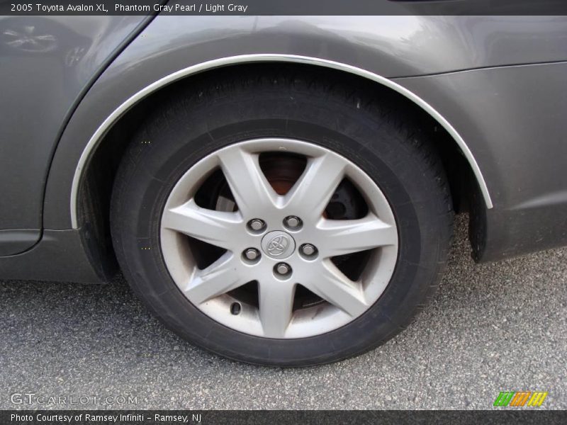 Phantom Gray Pearl / Light Gray 2005 Toyota Avalon XL