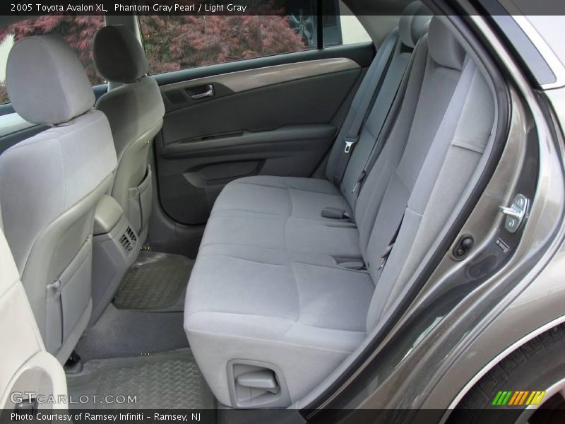 Phantom Gray Pearl / Light Gray 2005 Toyota Avalon XL