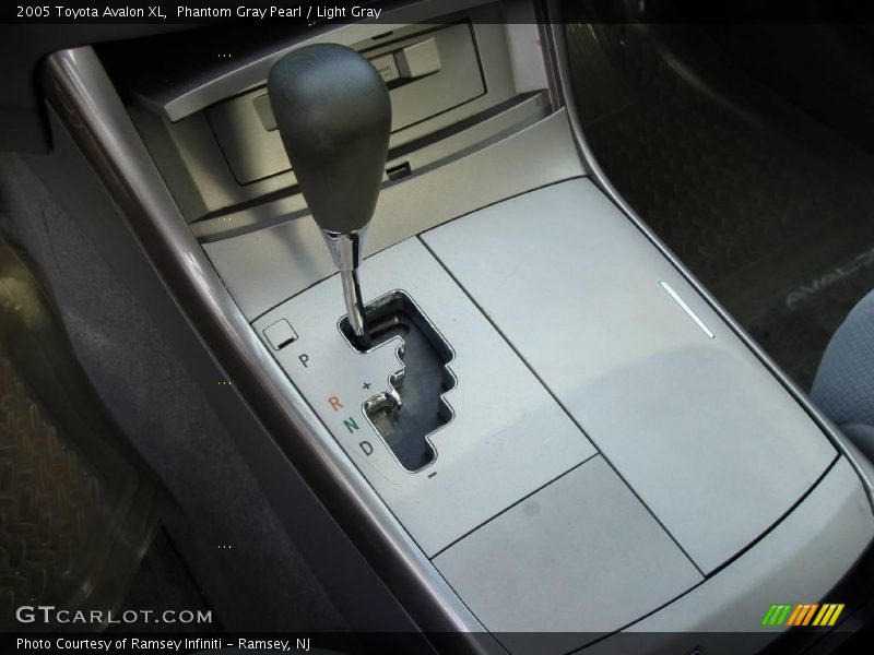 Phantom Gray Pearl / Light Gray 2005 Toyota Avalon XL