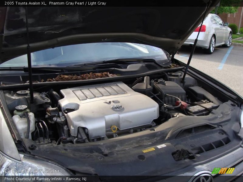 Phantom Gray Pearl / Light Gray 2005 Toyota Avalon XL