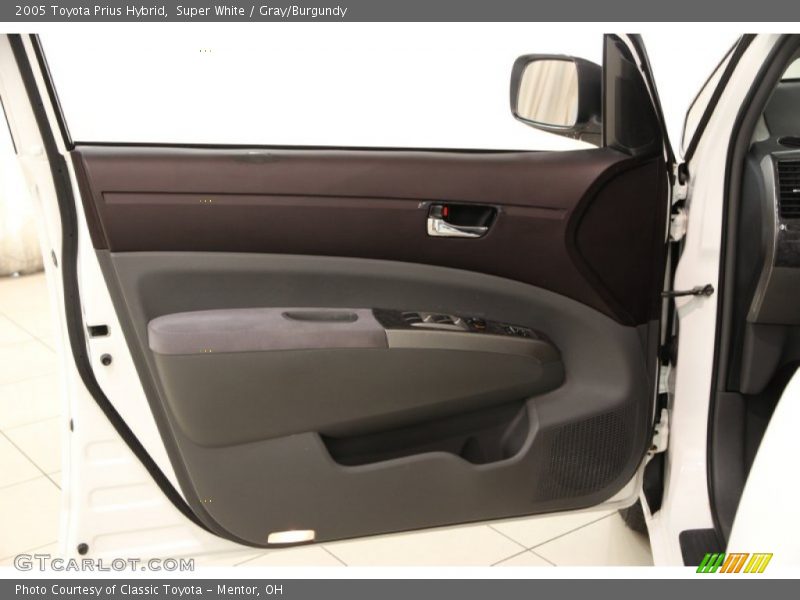 Super White / Gray/Burgundy 2005 Toyota Prius Hybrid