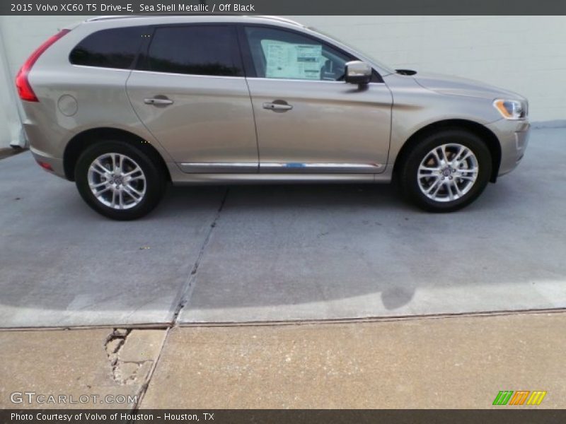 Sea Shell Metallic / Off Black 2015 Volvo XC60 T5 Drive-E