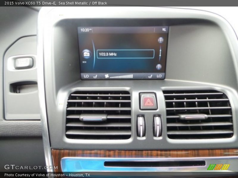 Sea Shell Metallic / Off Black 2015 Volvo XC60 T5 Drive-E