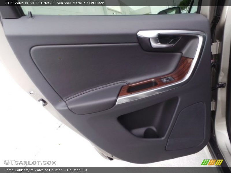 Sea Shell Metallic / Off Black 2015 Volvo XC60 T5 Drive-E