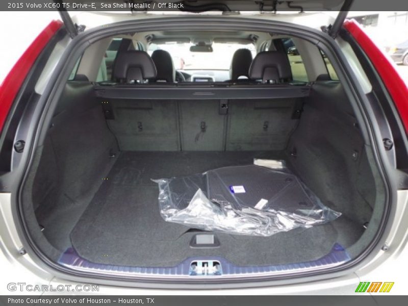 Sea Shell Metallic / Off Black 2015 Volvo XC60 T5 Drive-E