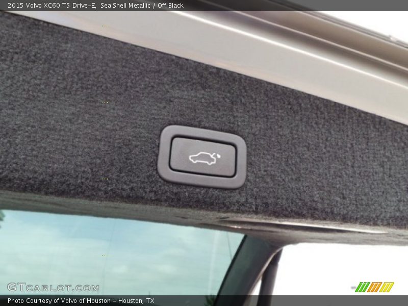 Sea Shell Metallic / Off Black 2015 Volvo XC60 T5 Drive-E