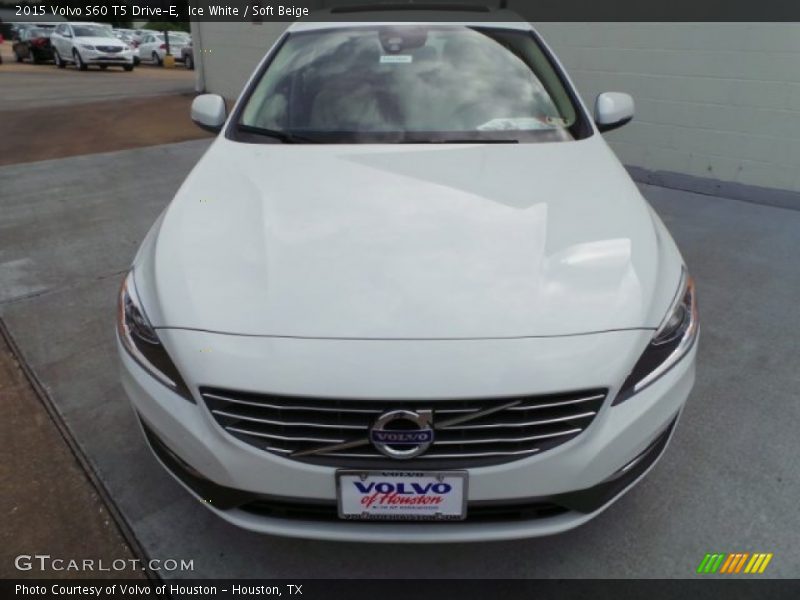 Ice White / Soft Beige 2015 Volvo S60 T5 Drive-E