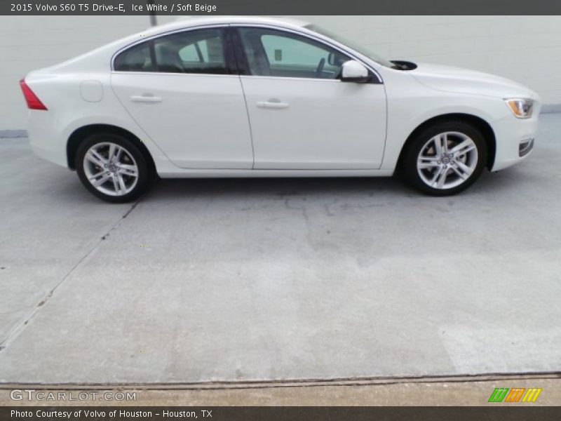 Ice White / Soft Beige 2015 Volvo S60 T5 Drive-E