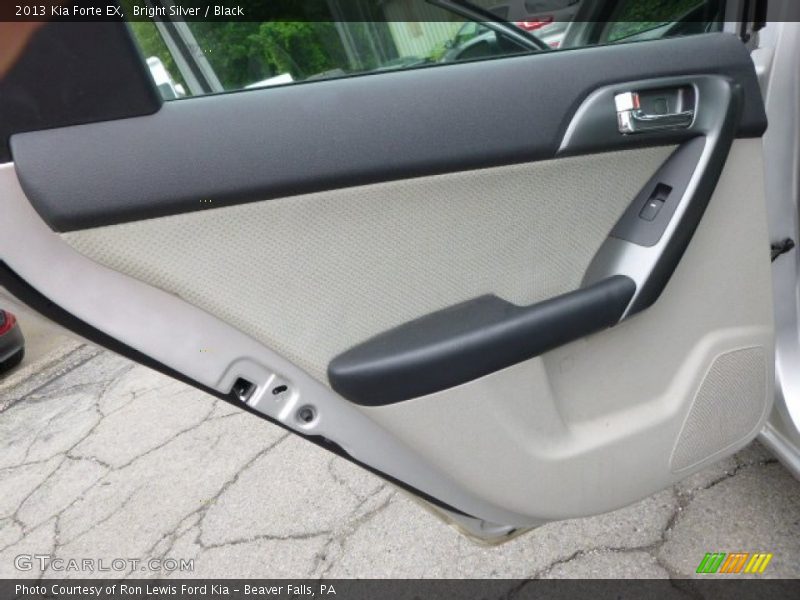 Bright Silver / Black 2013 Kia Forte EX