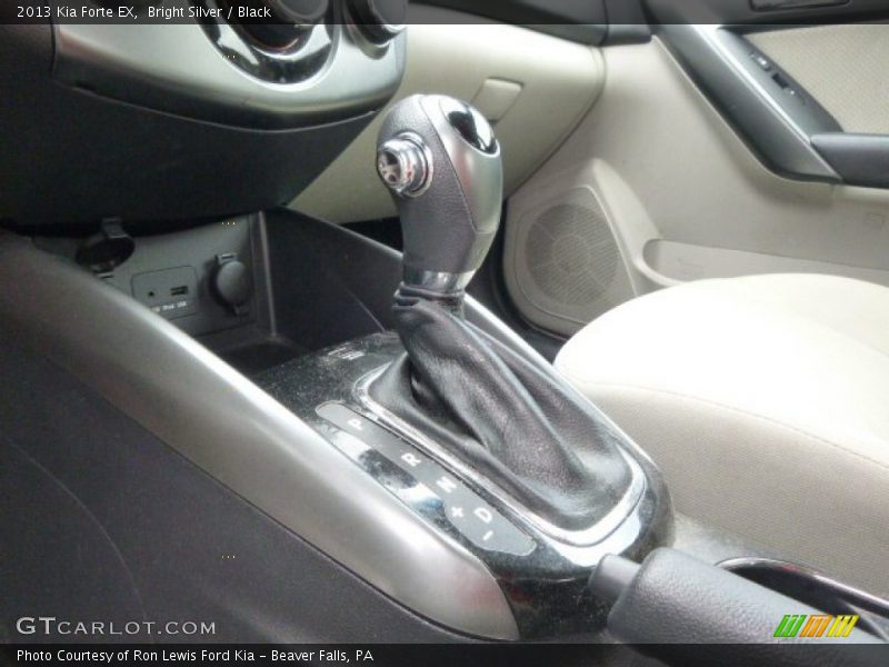 Bright Silver / Black 2013 Kia Forte EX