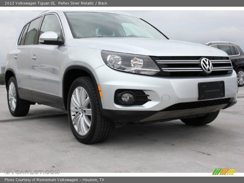 Reflex Silver Metallic / Black 2013 Volkswagen Tiguan SE