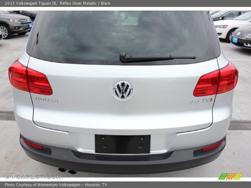 Reflex Silver Metallic / Black 2013 Volkswagen Tiguan SE